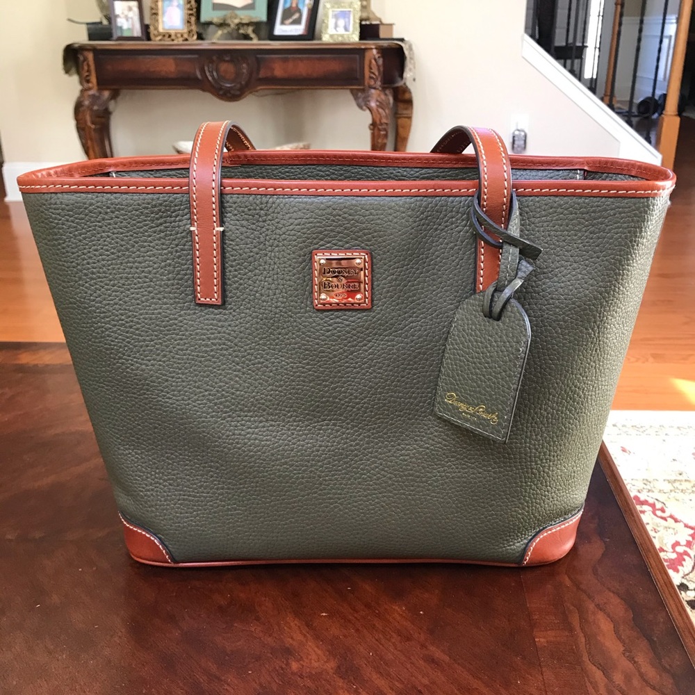 Dooney and Bourke Tote 😀